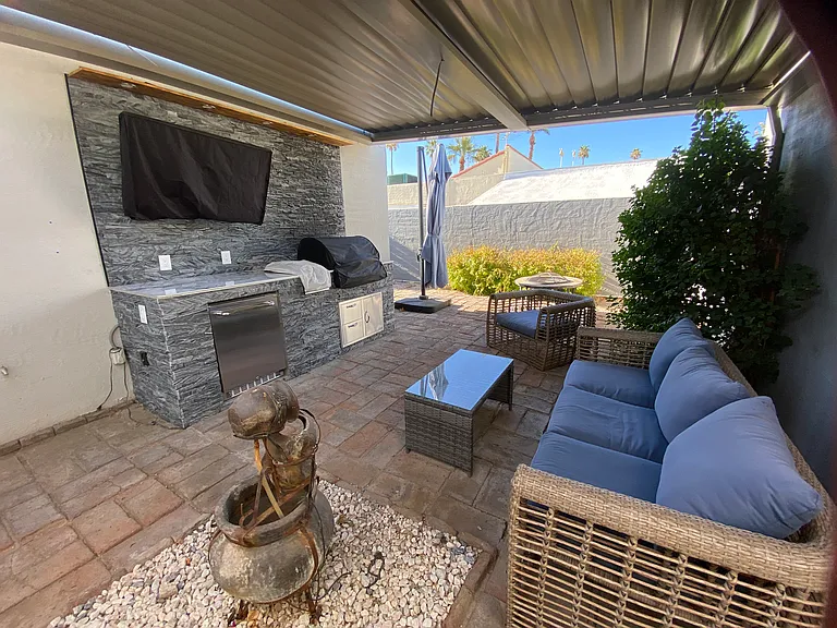 2081 E Alameda Dr — Photo 8