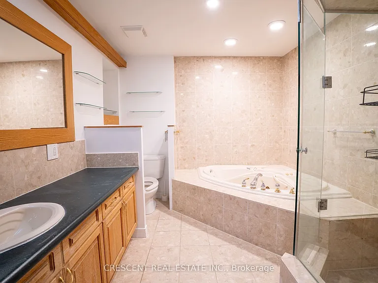 520 Prince Edward Dr N #MAIN — Photo 19