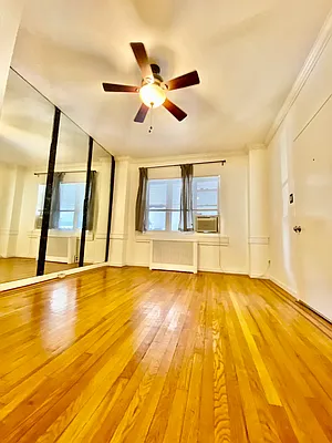 Rented by Zikos Realty Services | media 17