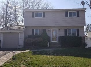 5 Heather Dr, Old Bridge, NJ 08857