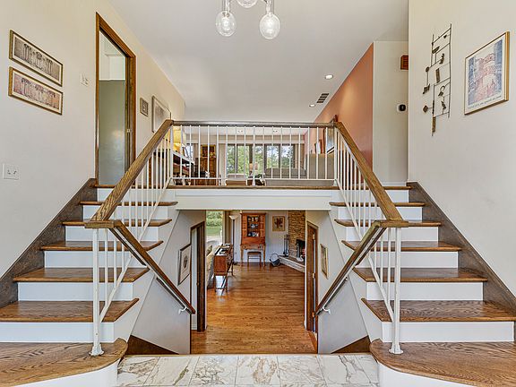 3rd image of 460 Hazel Ave