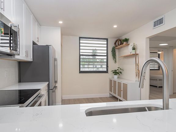 5th image of 223 Lakewood Dr #223