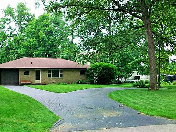 3rd image of 907 Oakland Dr