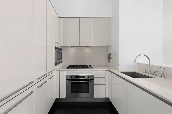 Rented by SERHANT. | media 3