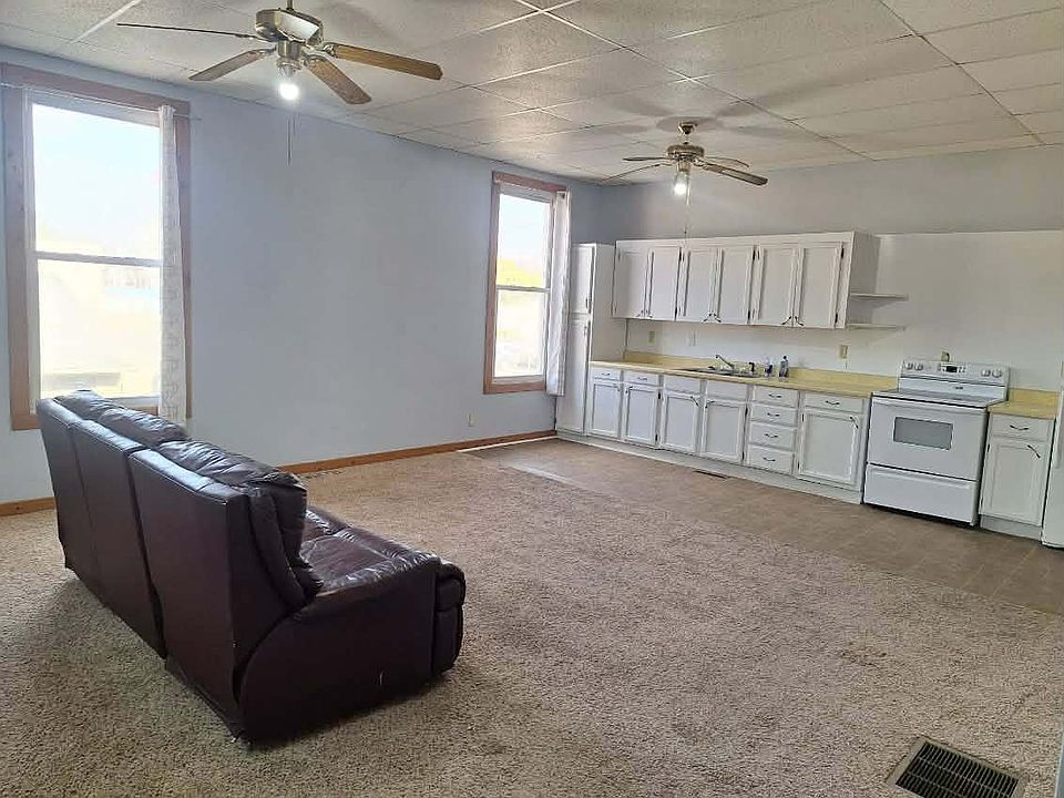 1st image of 8 S Main St