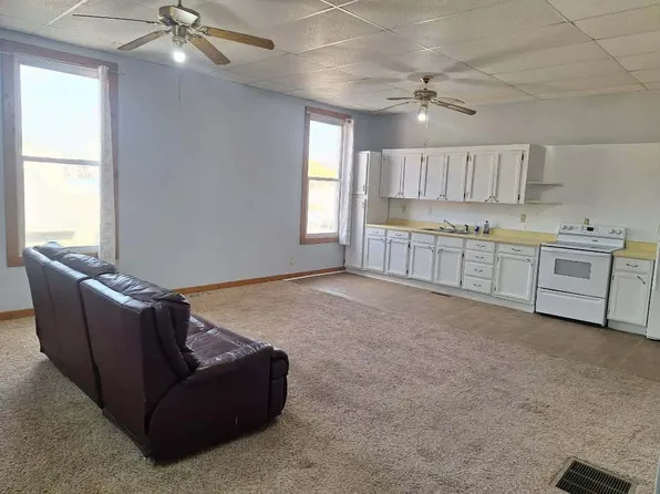 8 S Main St, Fayette, IA 52142