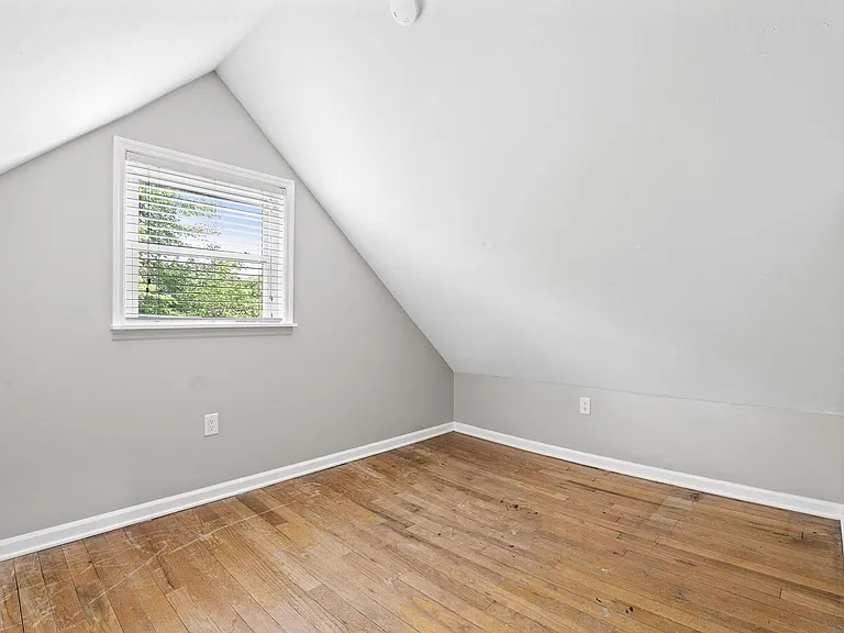 110 S Bromfield Rd — Photo 18