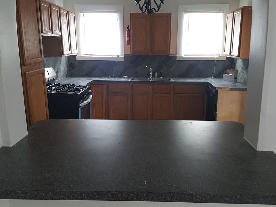 Kitchen w/ island