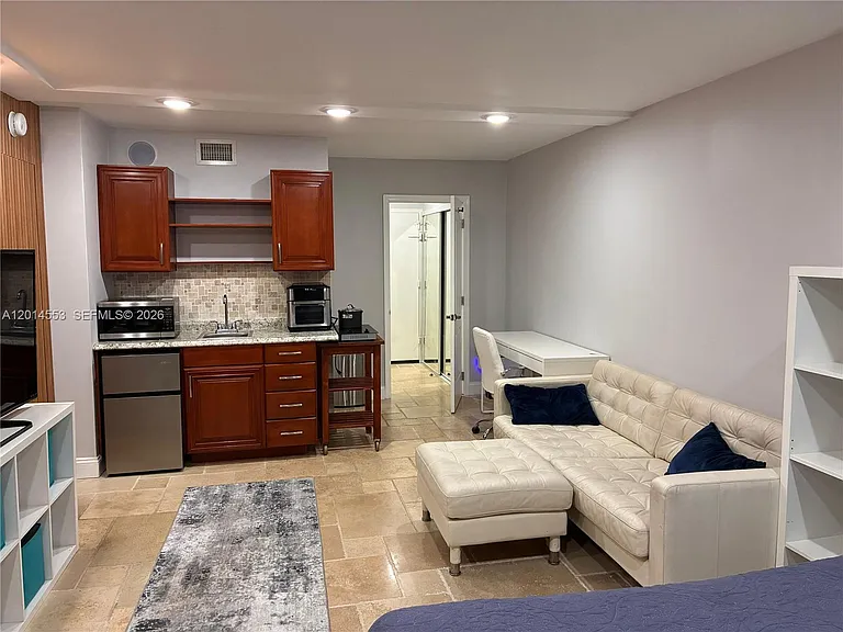 2780 NE 183rd St #1 — Photo 4