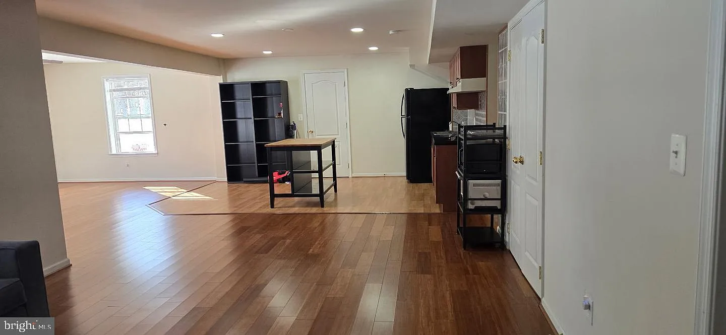 1 bed, 1.0 bath, 4442 sqft, $1,500 — Photo 3