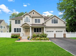 90 Meadow Glen Road, Northport, NY 11768