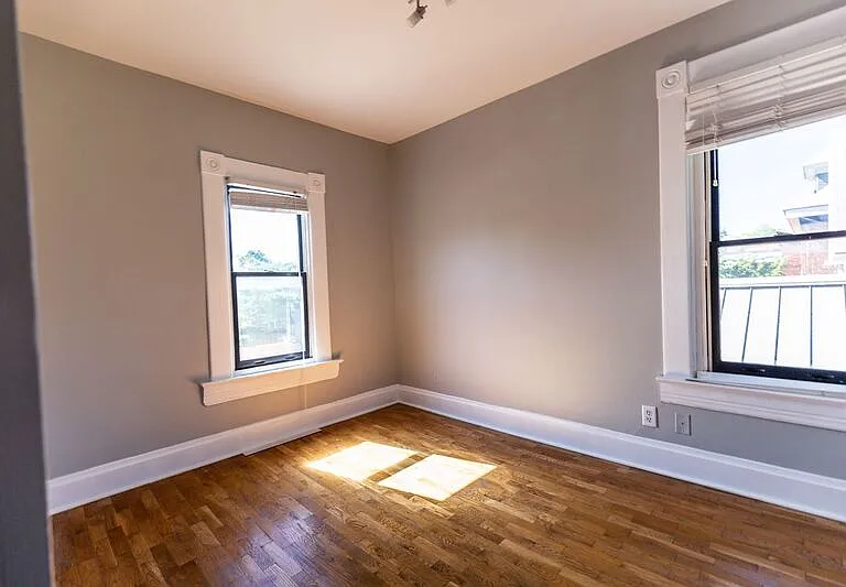 221-223 Thurman Ave #221 — Photo 2