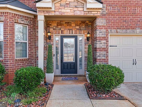 2nd image of 132 Luke Cv