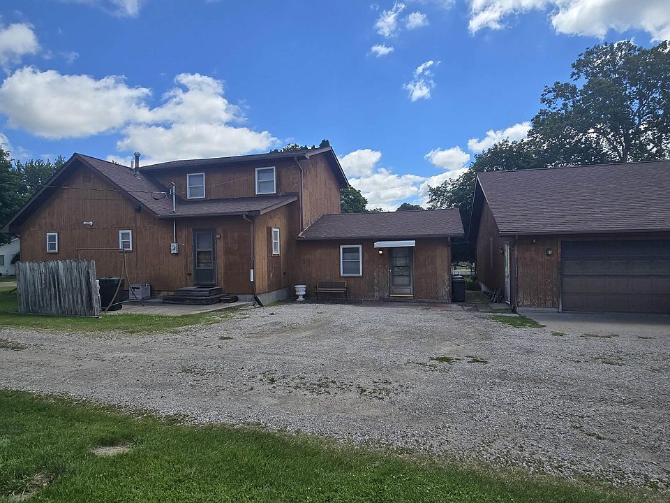2nd image of 910 2nd Ave E