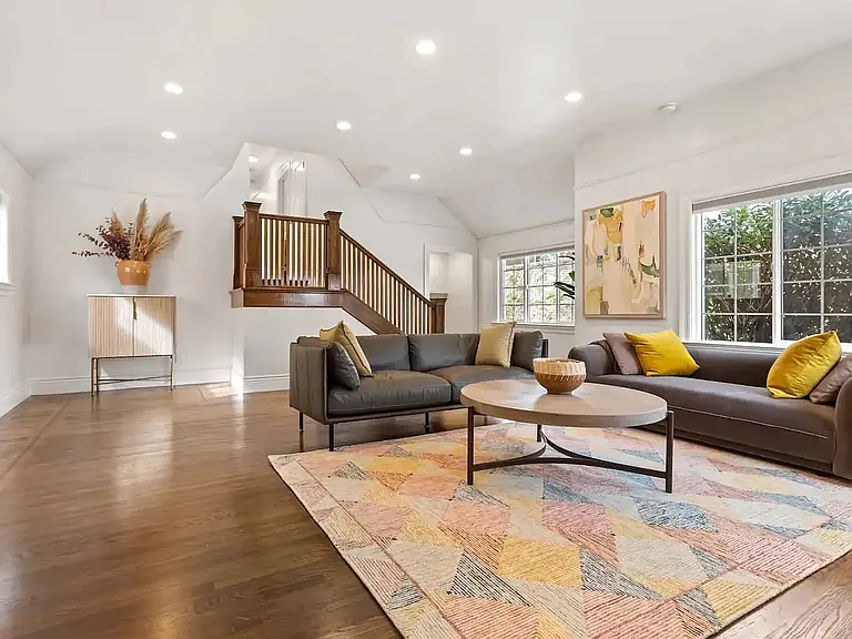 2 Winchester Pl — Photo 3