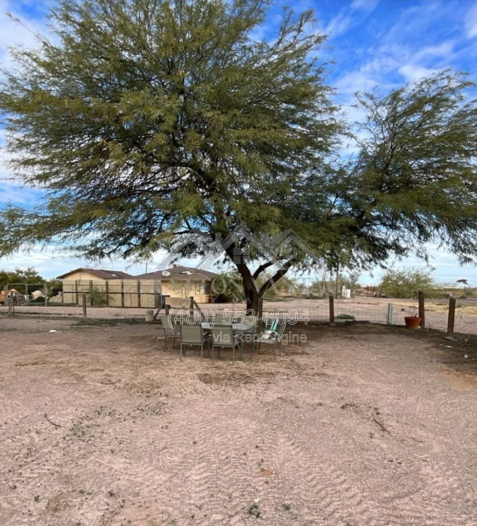 3 bed, 1.5 bath, 1190 sqft, $1,349 — Photo 2
