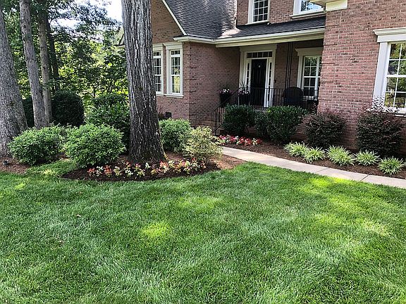 3rd image of 140 English Ivy Ln