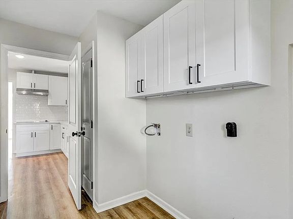2nd image of 1020 Wisteria Dr
