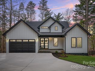 101 Laura Trce, Hendersonville, NC 28792