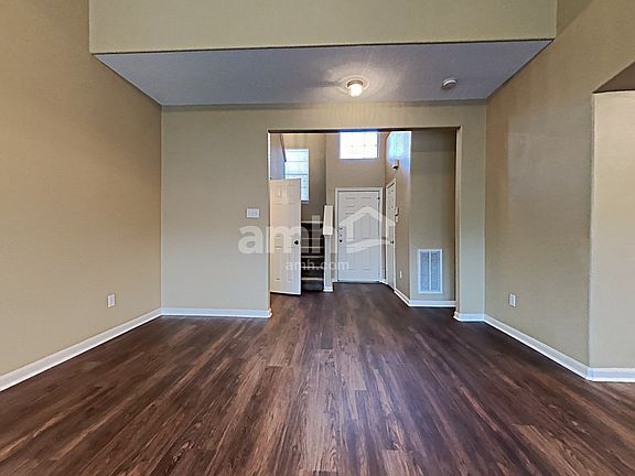 4th image of 995 Oak Falls Dr