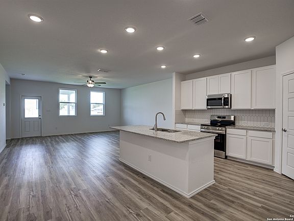 4th image of 3529 Annalise Avenue