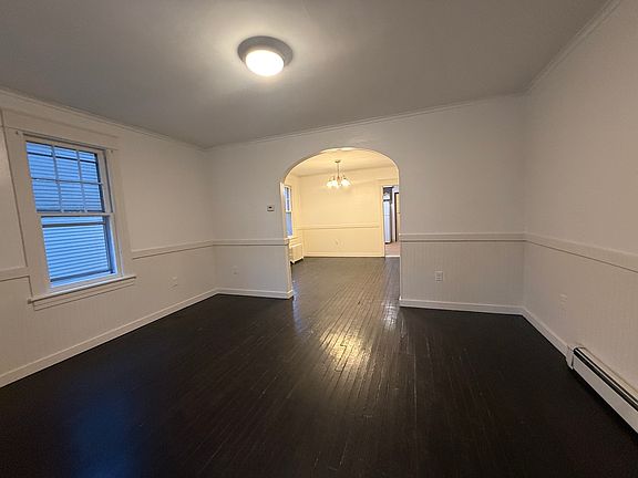 4th image of 105 Spring St