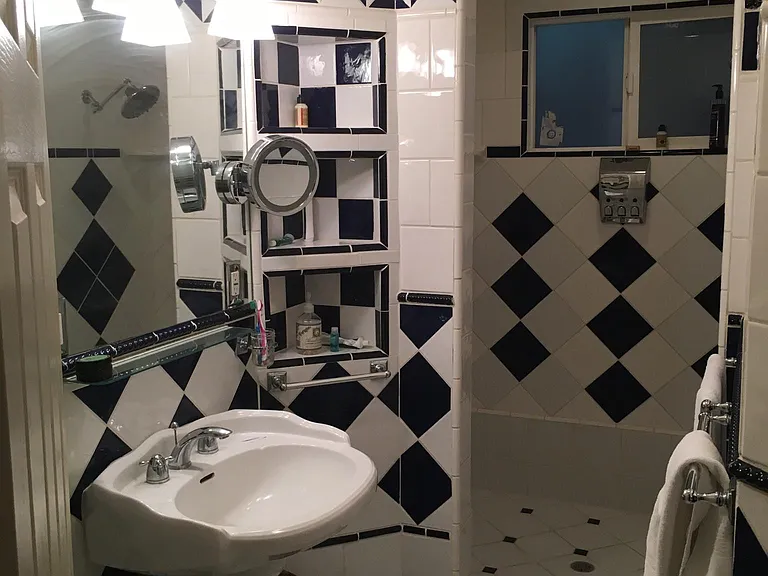 807 Westbourne Dr — Photo 17