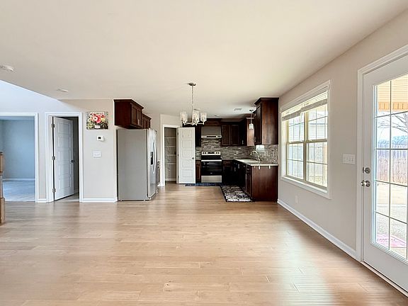 5th image of 412 Wingfield Dr