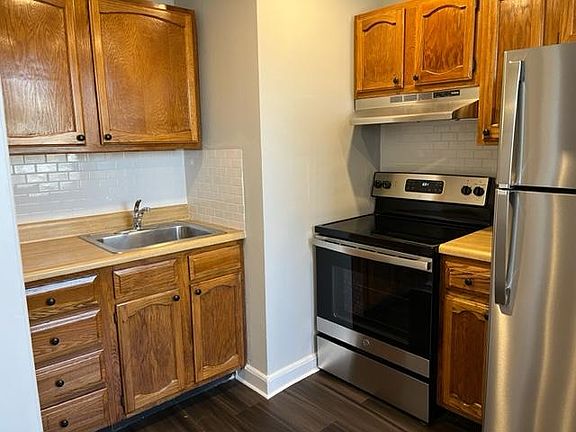 3rd image of 6632 N Broad St Floor 2