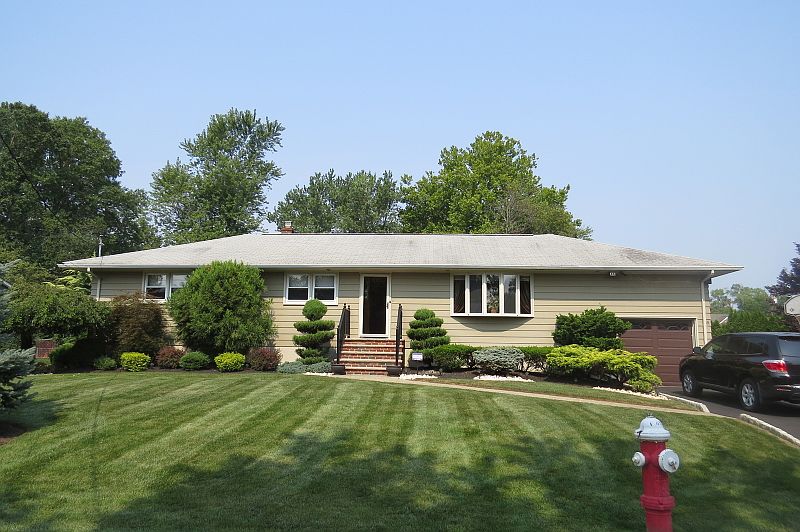 1st image of 15 Malcolm Dr