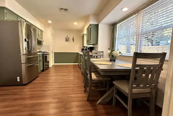 4 bed, 2.0 bath, 1398 sqft, $866 — Photo 2