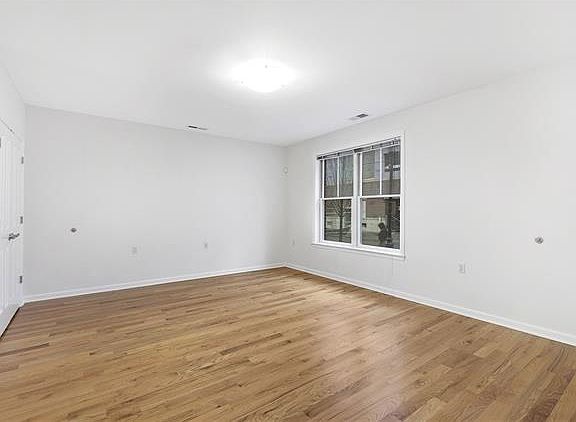 4th image of 26 Ash St #2