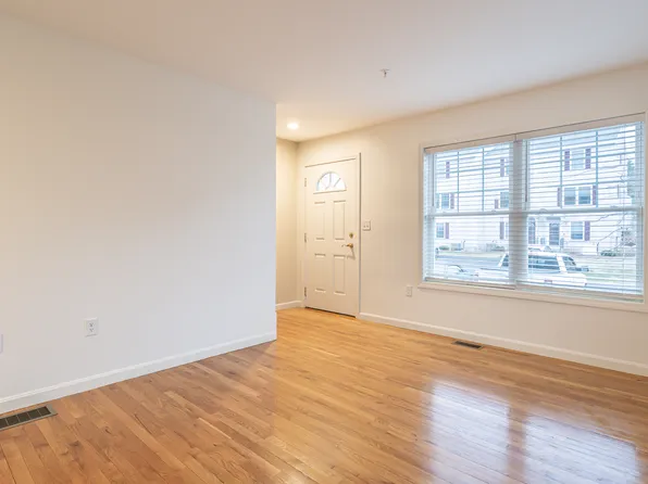 178 Karatzas Ave, Manchester, NH 03104