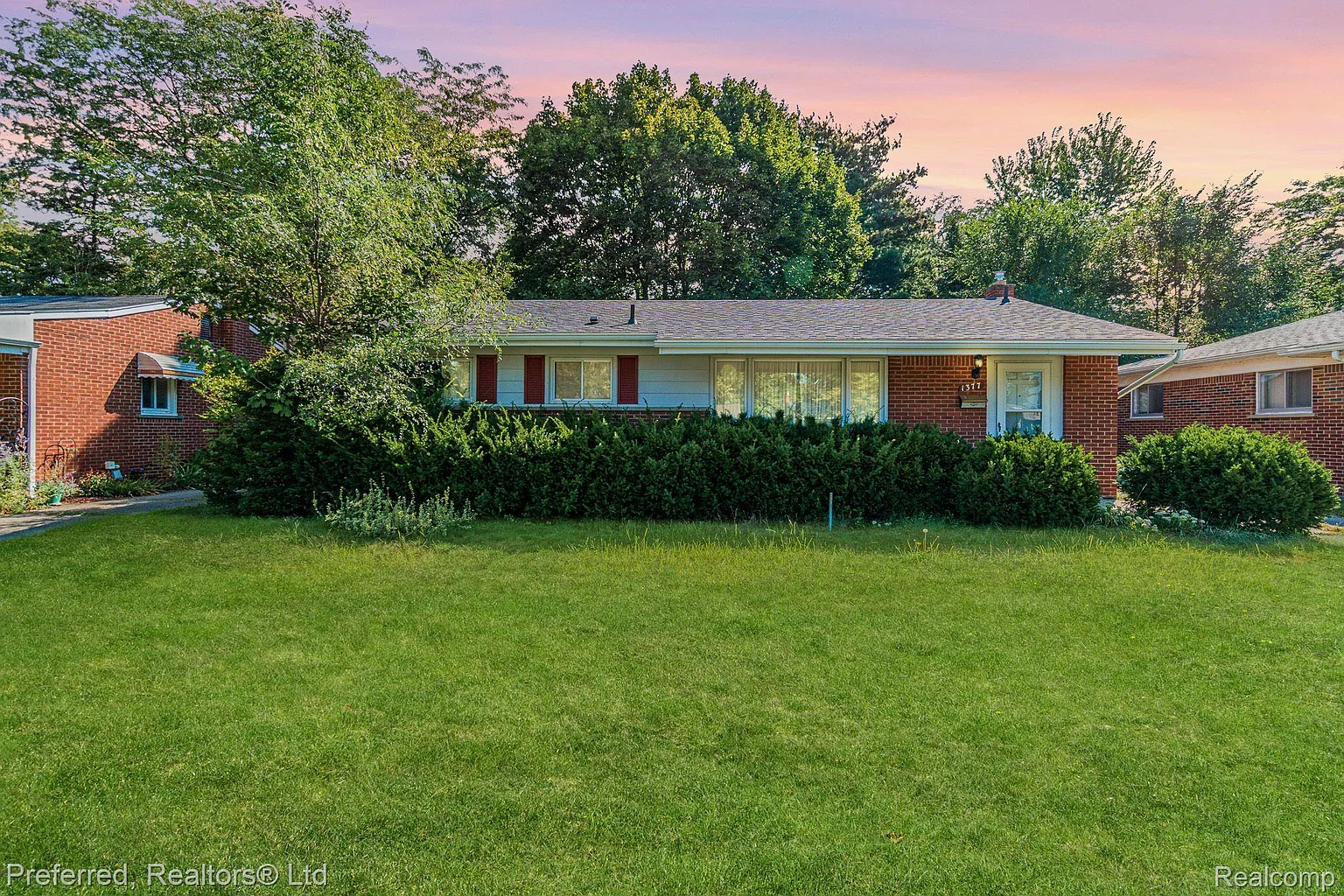 1377 Borgstrom Ave photo 1