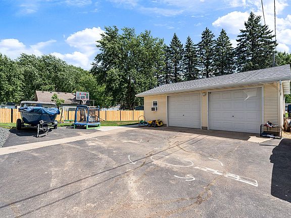 4th image of 305 Lesueur Ave