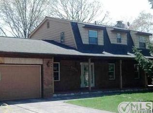 52010 Laurel Oak Ln, Chesterfield, MI