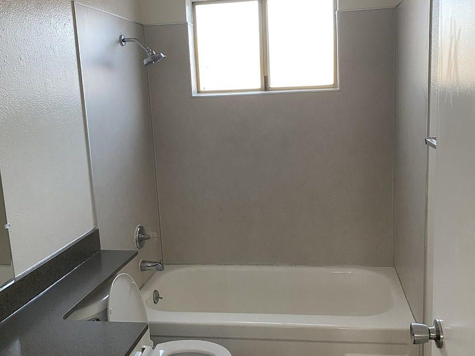 2nd image of 2510 Northrop Ave #18
