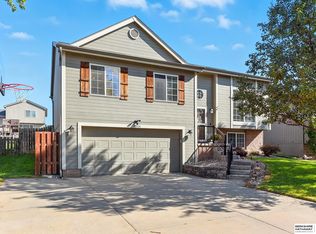 16934 Grand Ave, Omaha, NE 68116