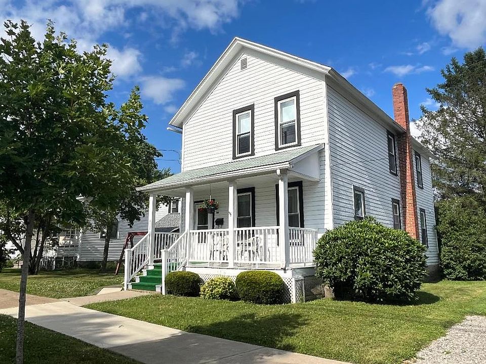 1st image of 418 N 2nd St