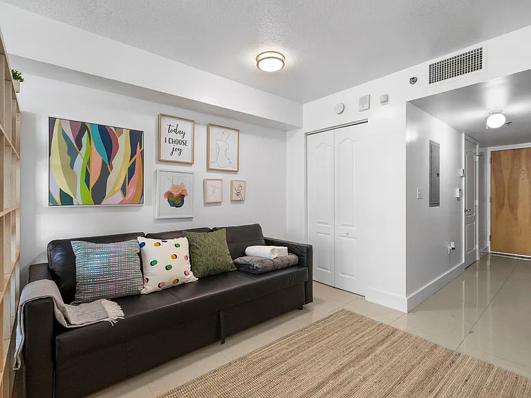 1 SE 12th St #32-ID1026152P — Photo 8