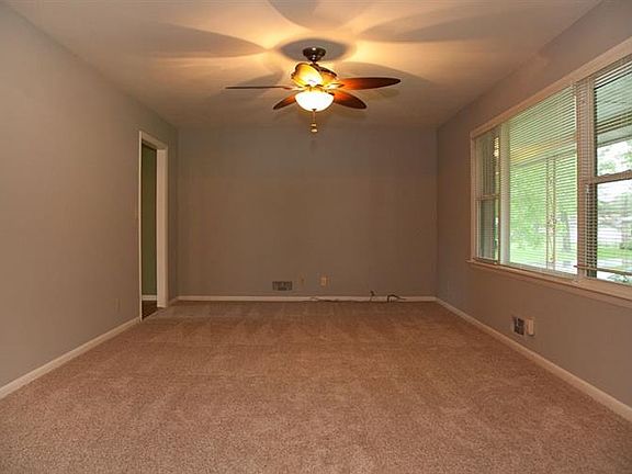 4th image of 2933 Cottage Dr