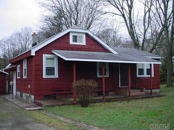 2nd image of 36 Gates Ave