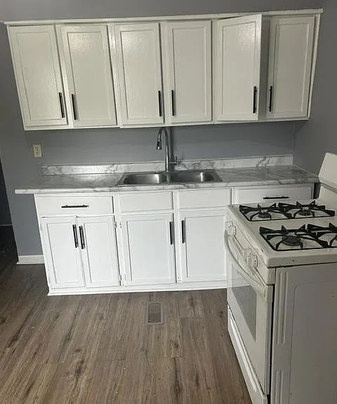 329 Stone St — Photo 11