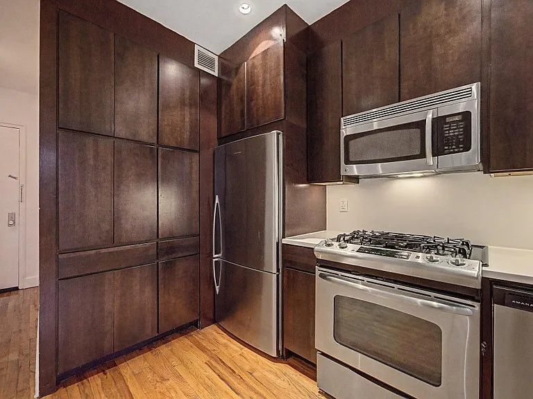 156 Prince St #2B — Photo 3