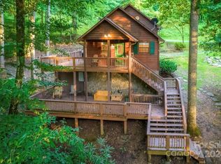 201 Mountaineer Rd, Whittier, NC 28789