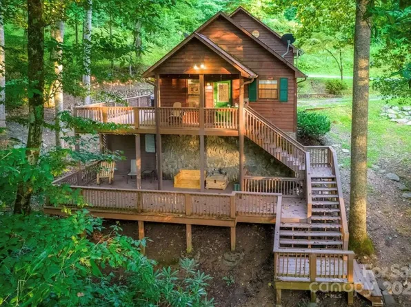 201 Mountaineer Rd, Whittier, NC 28789