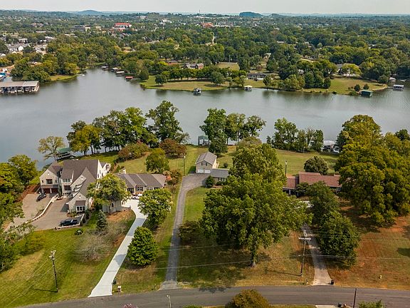 2nd image of 135 Bay Dr