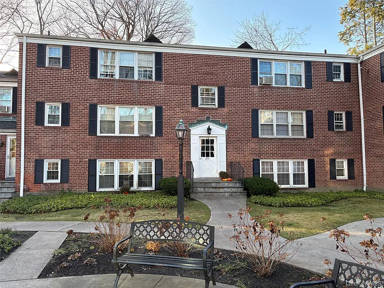 291 Manville Rd #2D — Photo 2