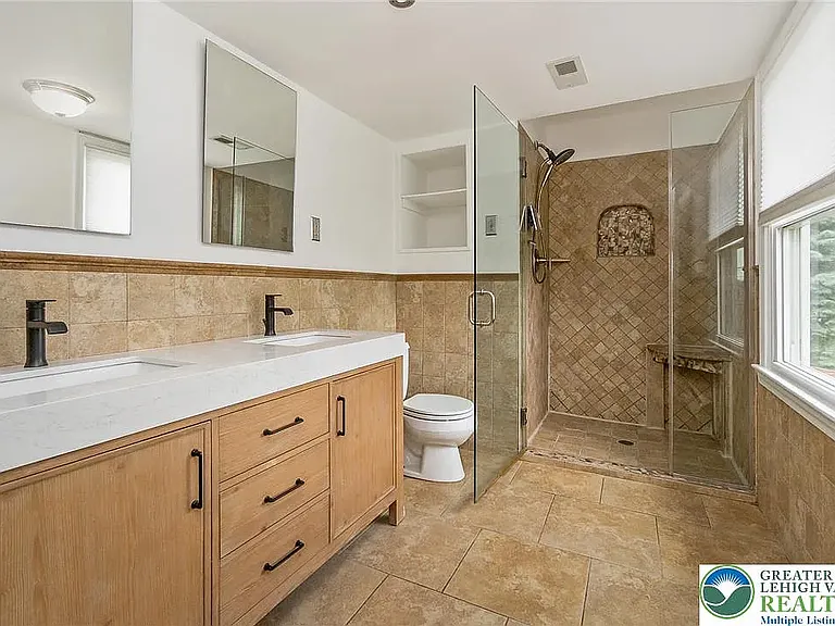 4050 Ascot Cir — Photo 8