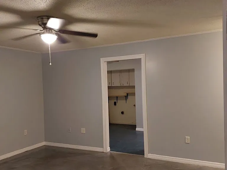 305 W Hancock St — Photo 6